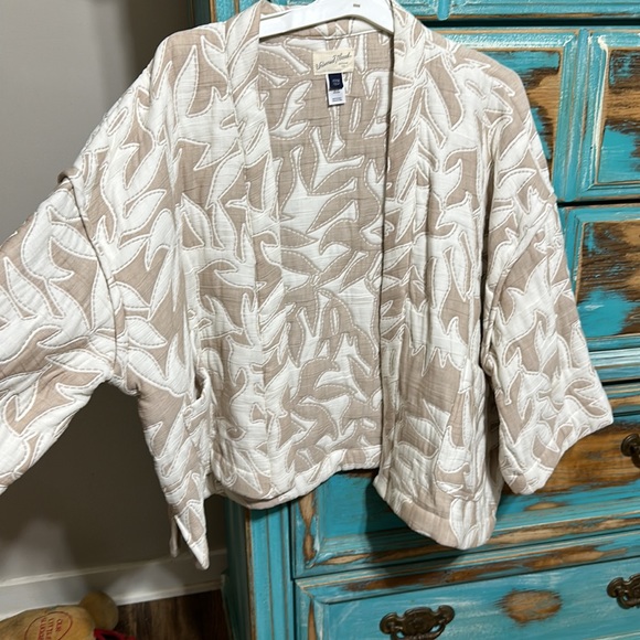 Universal Threads - Picture 2 of 4